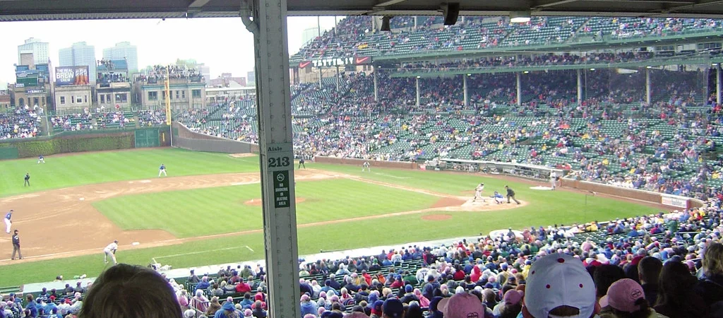 Chicago Cubs Game Day on a Budget: Wrigley Field Tickets, Transit and Cheap Eats 2026