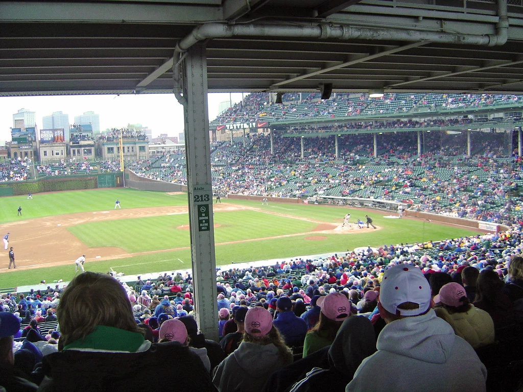 Chicago Cubs Game Day on a Budget: Wrigley Field Tickets, Transit and Cheap Eats 2026