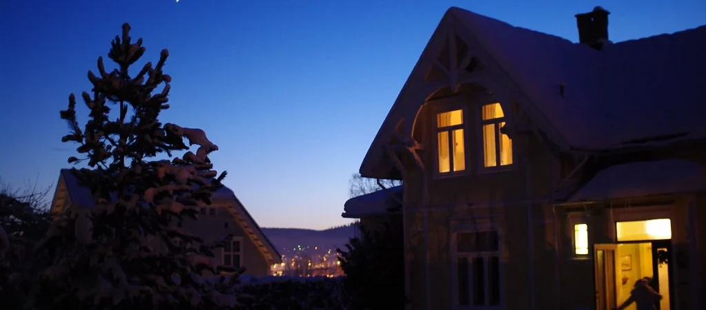 Winter Home Protection on a Budget: Pipes, Roofs and Insurance Before the Snow